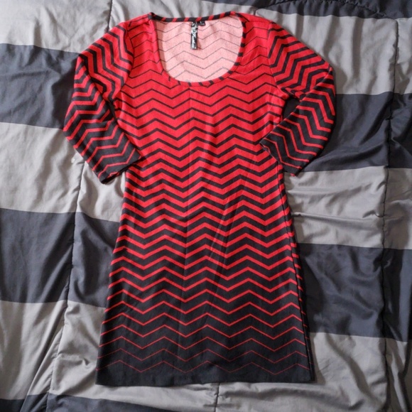 feathers Dresses & Skirts - 🎉🎊HP🎉🎊3/4 Sleeve Mini Dress